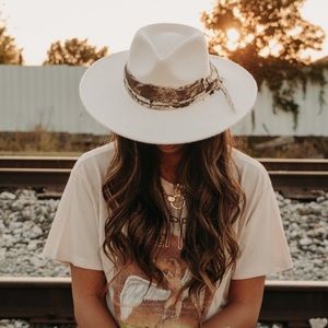 Wool Hat, stiff brim, fedora. Lack of color dupe